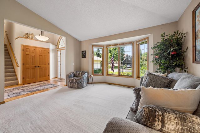 191 South Shore Court, Chanhassen, MN 55317