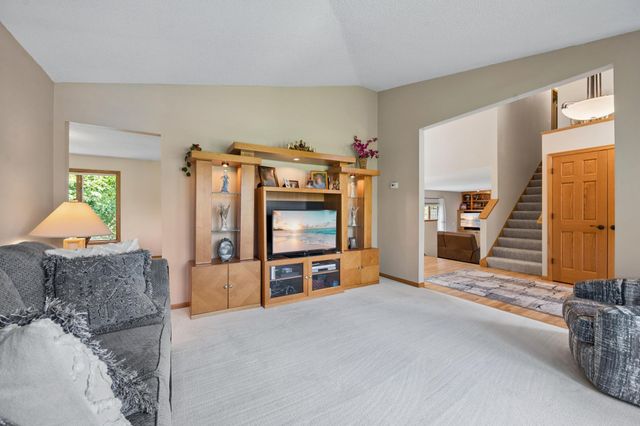 191 South Shore Court, Chanhassen, MN 55317