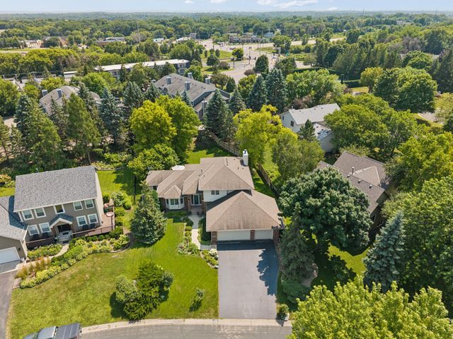 191 South Shore Court, Chanhassen, MN 55317