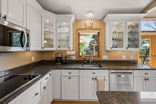 191 South Shore Court, Chanhassen, MN 55317