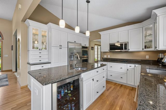191 South Shore Court, Chanhassen, MN 55317