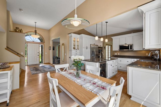 191 South Shore Court, Chanhassen, MN 55317