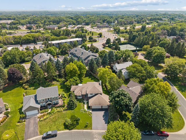 191 South Shore Court, Chanhassen, MN 55317