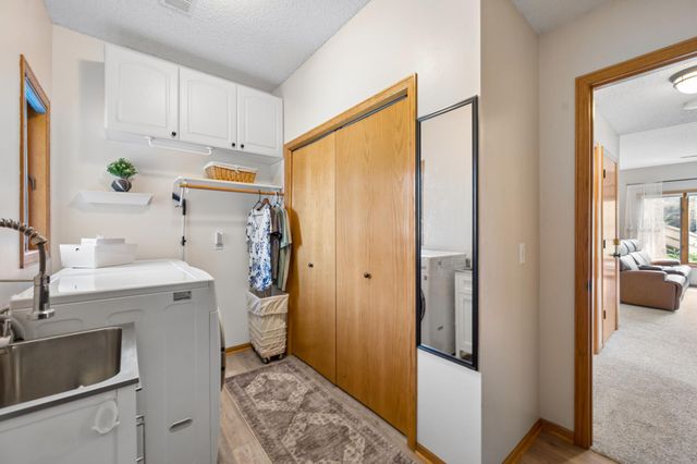191 South Shore Court, Chanhassen, MN 55317