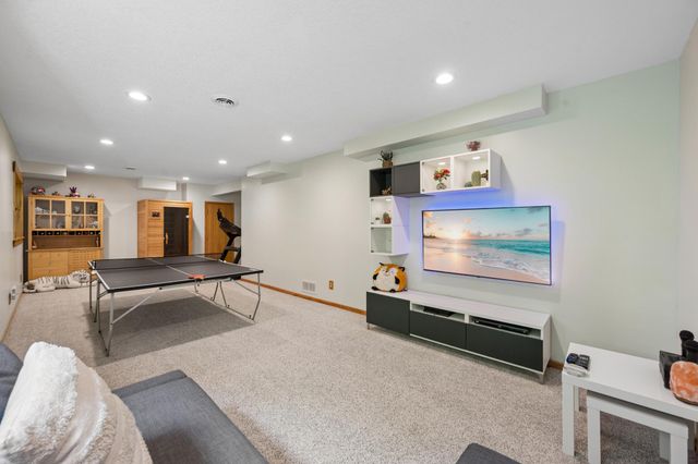 191 South Shore Court, Chanhassen, MN 55317