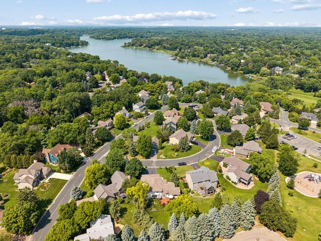 191 South Shore Court, Chanhassen, MN 55317