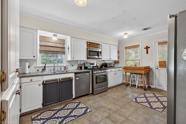 4827 Gilbert Drive, Shreveport, LA 71106