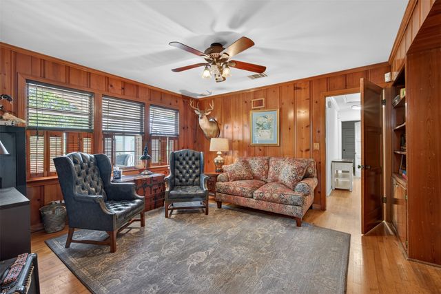 4827 Gilbert Drive, Shreveport, LA 71106