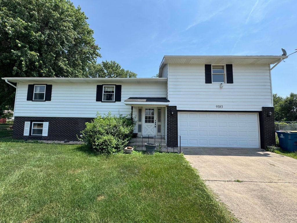 9383 Roosevelt Street, Crown Point, IN 46307