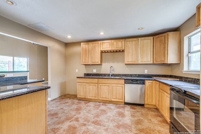 8503 RIDGE STONE ST, San Antonio, TX 78251