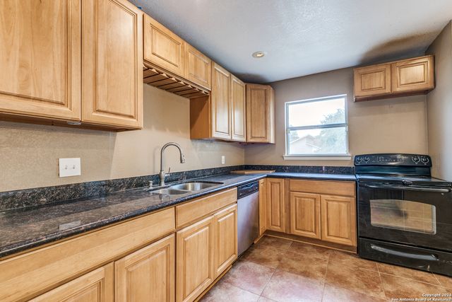 8503 RIDGE STONE ST, San Antonio, TX 78251