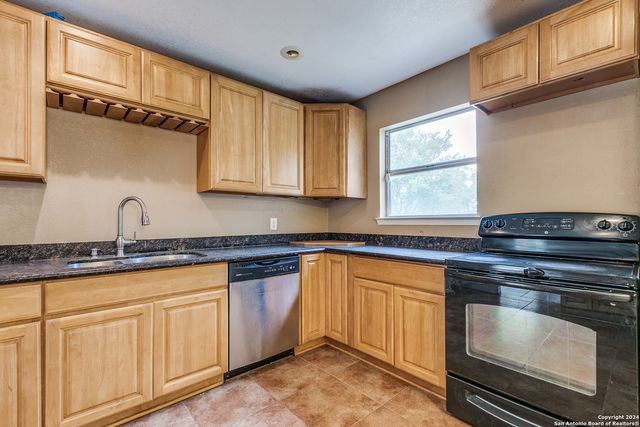 8503 RIDGE STONE ST, San Antonio, TX 78251