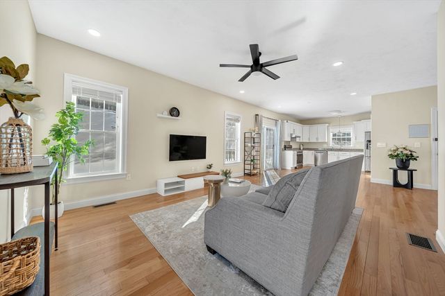 8 Nightview Pl, Millbury, MA 01527