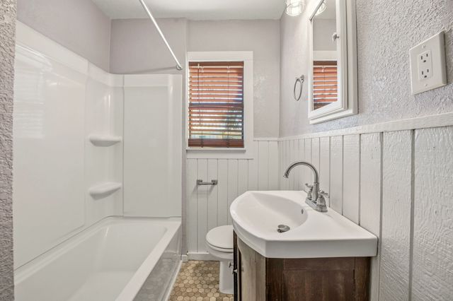 1090 W Elm Street, Stephenville, TX 76401