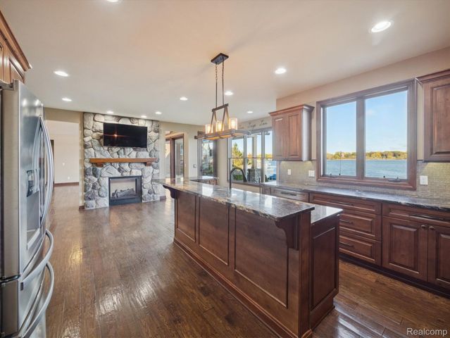 3756 Newport Way Drive, Waterford Charter Township, MI 48329