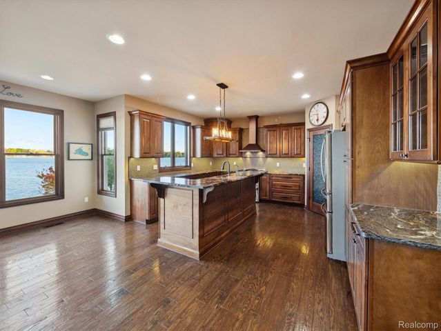 3756 Newport Way Drive, Waterford Charter Township, MI 48329