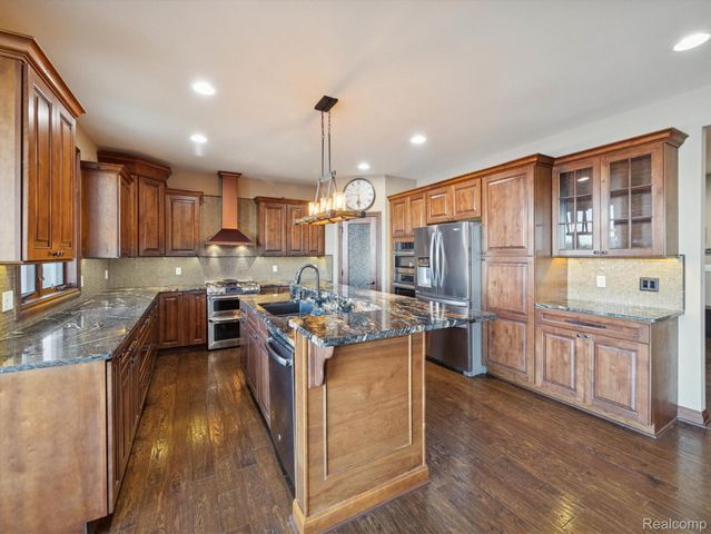 3756 Newport Way Drive, Waterford Charter Township, MI 48329