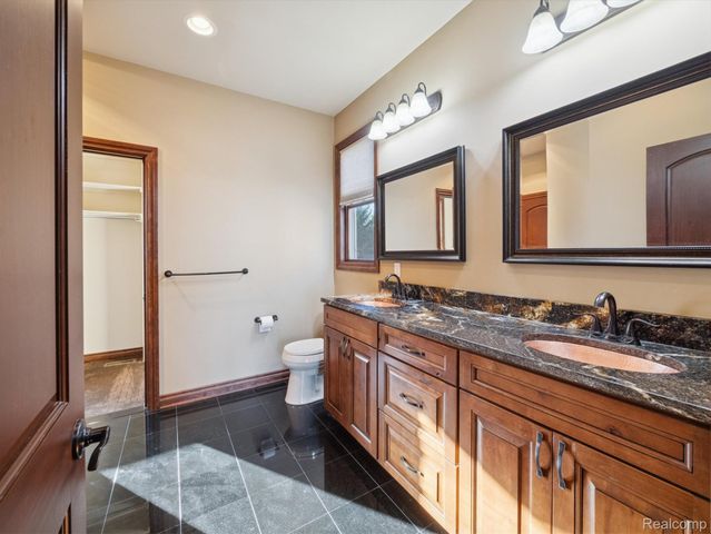 3756 Newport Way Drive, Waterford Charter Township, MI 48329