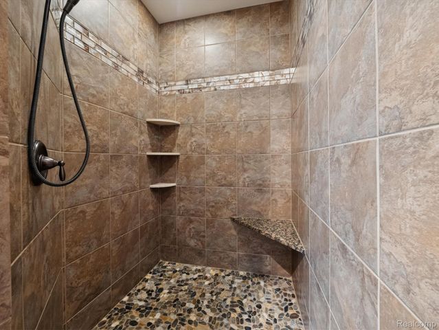 3756 Newport Way Drive, Waterford Charter Township, MI 48329