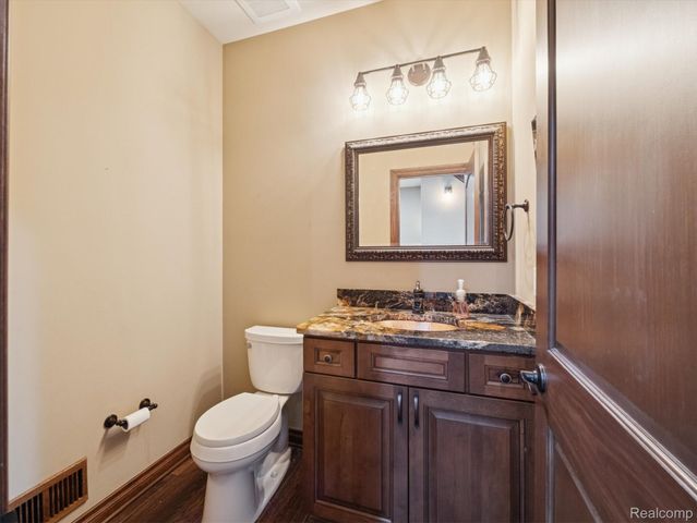 3756 Newport Way Drive, Waterford Charter Township, MI 48329