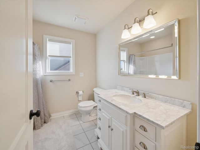 3756 Newport Way Drive, Waterford Charter Township, MI 48329