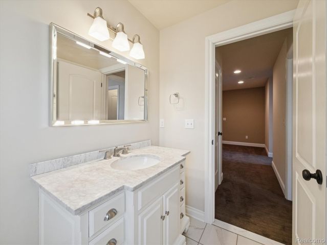 3756 Newport Way Drive, Waterford Charter Township, MI 48329