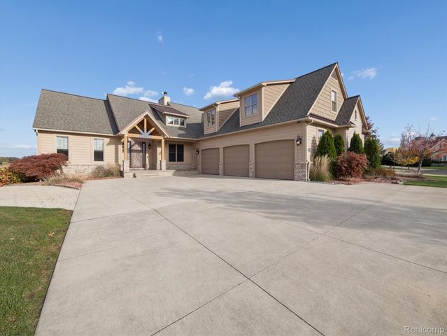 3756 Newport Way Drive, Waterford Charter Township, MI 48329