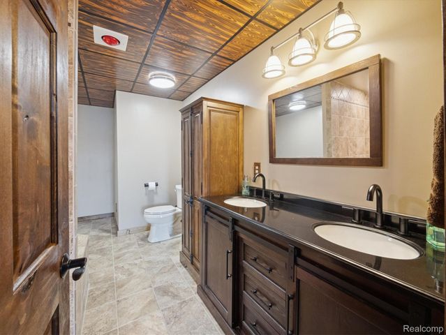 3756 Newport Way Drive, Waterford Charter Township, MI 48329