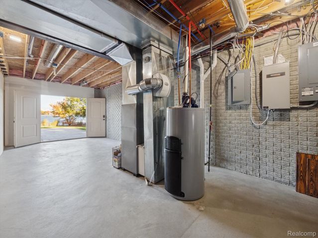 3756 Newport Way Drive, Waterford Charter Township, MI 48329