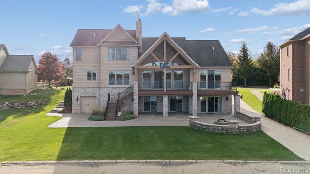 3756 Newport Way Drive, Waterford Charter Township, MI 48329