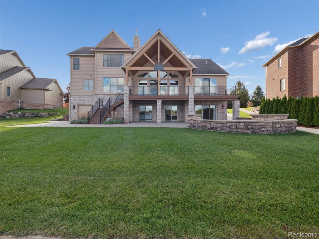 3756 Newport Way Drive, Waterford Charter Township, MI 48329