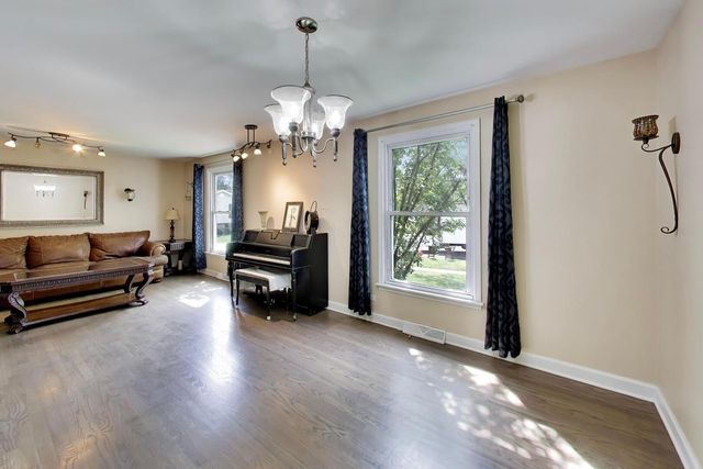7309 Seminole Court, Darien, IL 60561