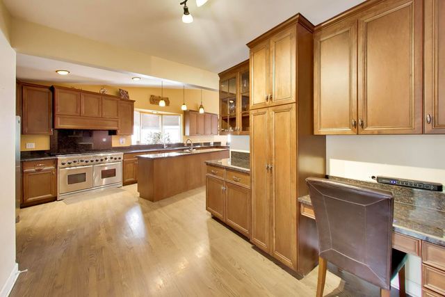7309 Seminole Court, Darien, IL 60561