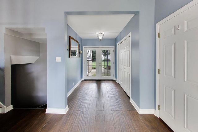 7309 Seminole Court, Darien, IL 60561
