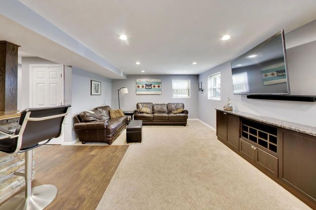 7309 Seminole Court, Darien, IL 60561