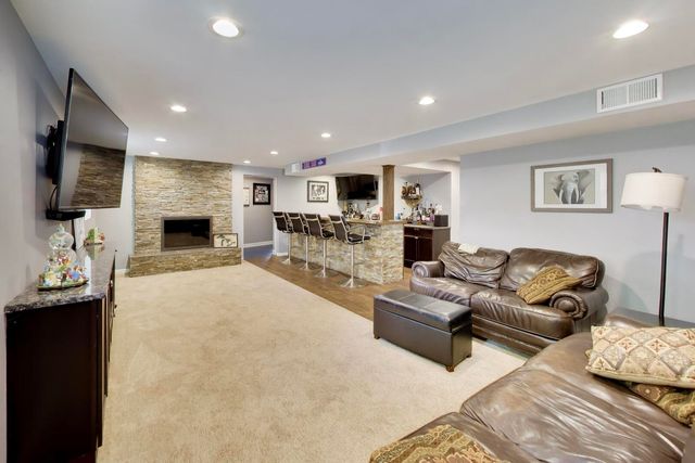 7309 Seminole Court, Darien, IL 60561