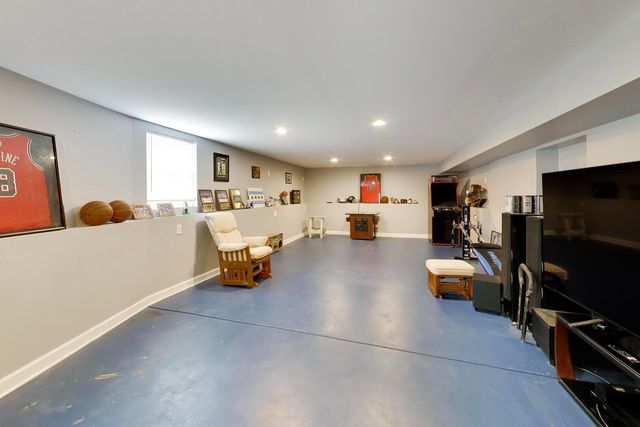 7309 Seminole Court, Darien, IL 60561