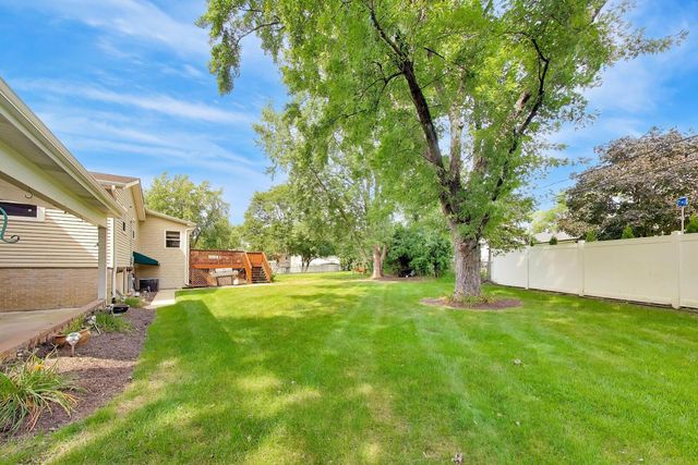 7309 Seminole Court, Darien, IL 60561
