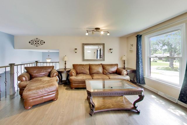 7309 Seminole Court, Darien, IL 60561