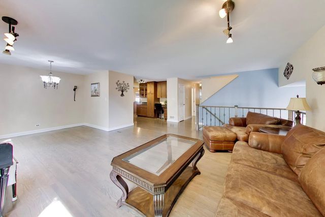 7309 Seminole Court, Darien, IL 60561
