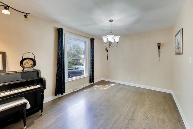7309 Seminole Court, Darien, IL 60561