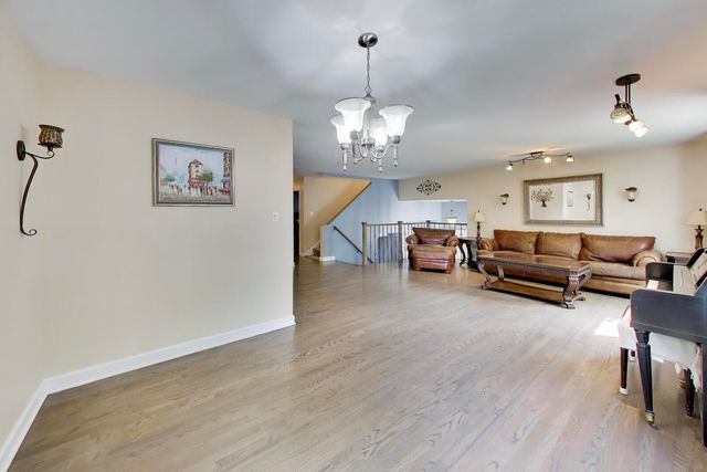 7309 Seminole Court, Darien, IL 60561
