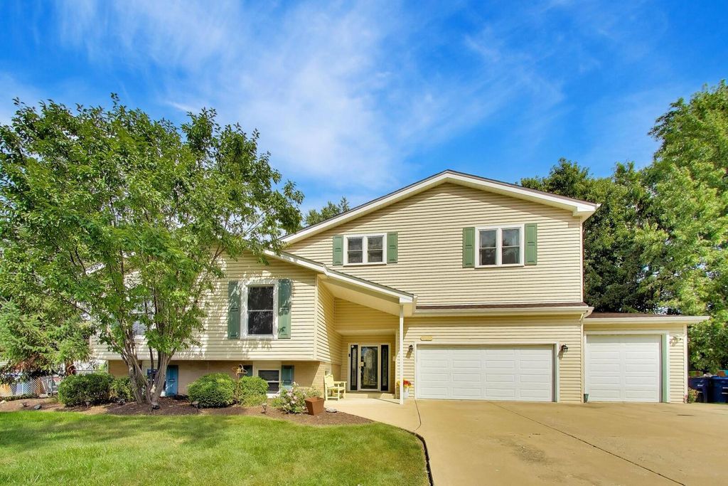 7309 Seminole Court, Darien, IL 60561