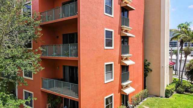 1610 Presidential Way 309, West Palm Beach, FL 33401