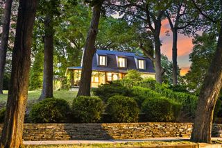 6908 Hillcrest DRIVE, Wauwatosa, WI 53213