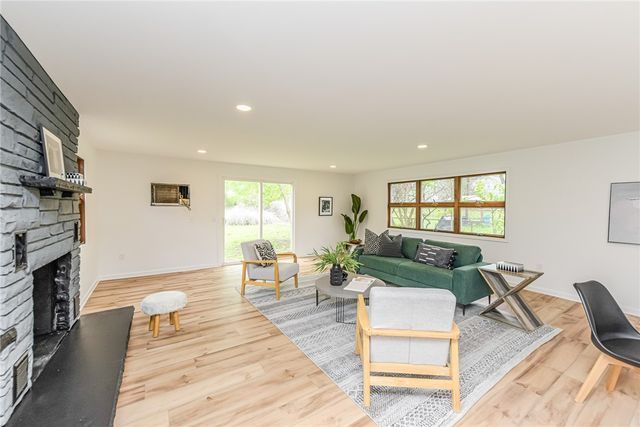 40 Mac Arthur Road, Greece, NY 14615