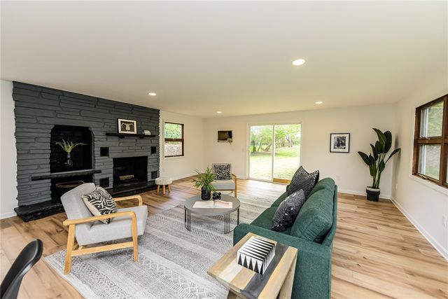 40 Mac Arthur Road, Greece, NY 14615