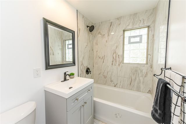 40 Mac Arthur Road, Greece, NY 14615