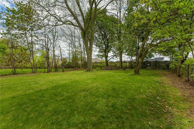 40 Mac Arthur Road, Greece, NY 14615