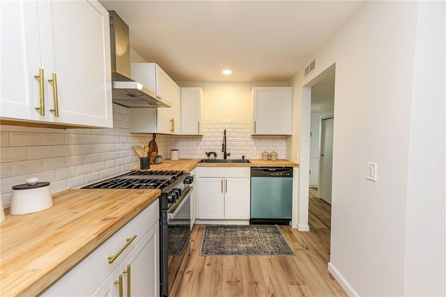 40 Mac Arthur Road, Greece, NY 14615